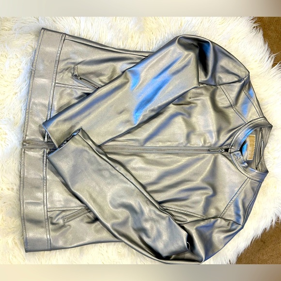 Show stopping Silver leather bomber jacket. - Picture 1 of 1